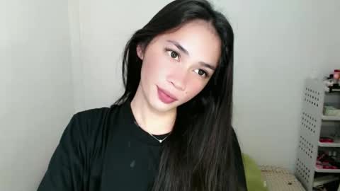 Snapshot of emelyn_fuckdoll chatting on April 2026 07:06:02 AM Scarlett online show from April 2026 07:06:02 AM