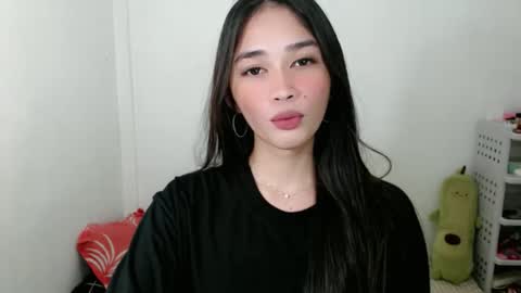 Snapshot of emelyn_fuckdoll chatting on April 2026 09:53:02 PM Scarlett online show from April 2026 09:53:02 PM