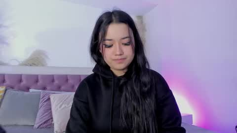 Snapshot of emelyy_carter chatting on February 2025 10:43:02 PM Emy online show from February 2025 10:43:02 PM