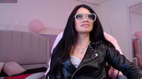 Snapshot of emerald_gh chatting on February 2026 05:33:02 AM Danna online show from February 2026 05:33:02 AM