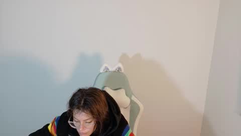 Snapshot of emerald_sparkles chatting on November 2025 04:25:02 AM sabrina online show from November 2025 04:25:02 AM