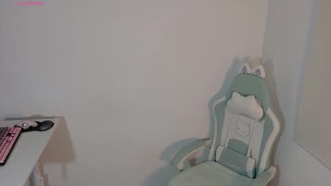 Snapshot of emerald_sparkles chatting on November 2025 11:54:01 PM sabrina online show from November 2025 11:54:01 PM