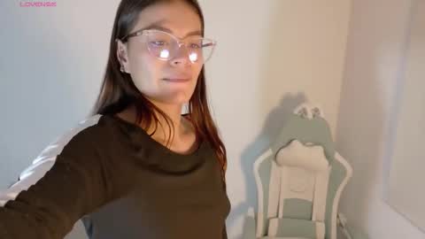 Snapshot of emerald_sparkles chatting on November 2025 02:54:02 AM sabrina online show from November 2025 02:54:02 AM