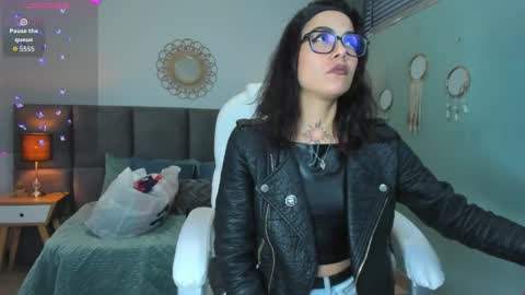 Esmeralda online show from February 2026 12:32:02 PM