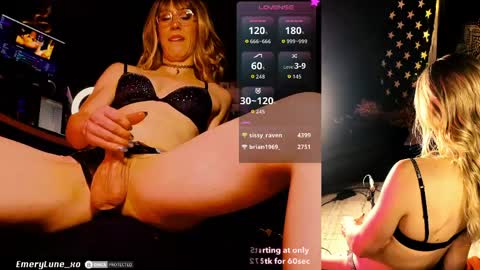 Snapshot of emerylune_xo chatting on April 2026 05:44:02 AM Emery Lune online show from April 2026 05:44:02 AM