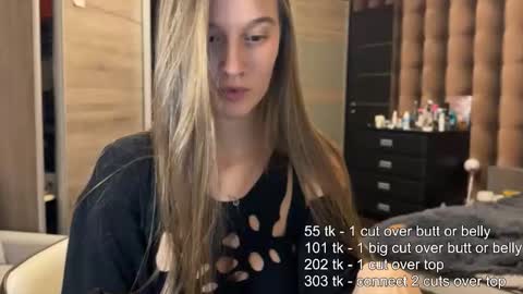 emi__ly online show from November 2025 06:43:01 PM