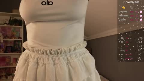 Snapshot of emi_mally chatting on April 2026 06:16:01 PM Sofia online show from April 2026 06:16:01 PM