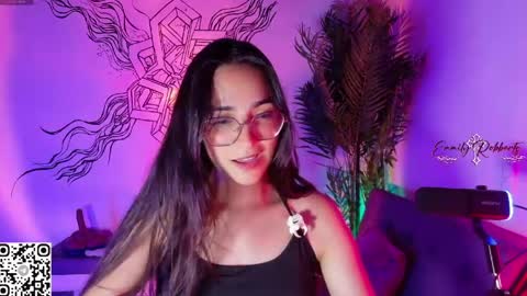 Snapshot of emi_roberts chatting on April 2026 01:19:01 AM Emmily Roberts online show from April 2026 01:19:01 AM