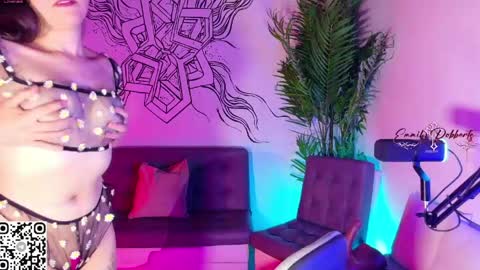 Snapshot of emi_roberts chatting on April 2026 12:57:01 AM Emmily Roberts online show from April 2026 12:57:01 AM