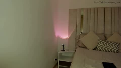 emi_royse online show from December 2024 05:58:02 PM