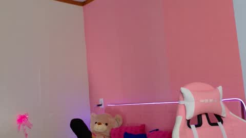 Snapshot of emieflower chatting on February 2025 03:05:01 PM EmieFlower online show from February 2025 03:05:01 PM