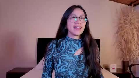 Snapshot of emigomez_ chatting on May 2026 01:51:01 PM Emilia Gomez online show from May 2026 01:51:01 PM