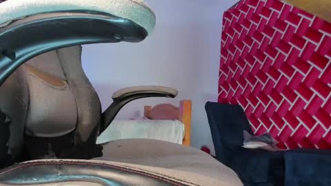 Emi online show from April 2026 09:15:02 PM