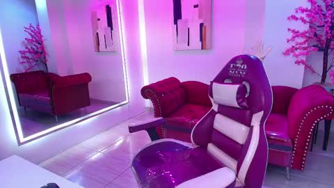 Snapshot of emiily_andrews chatting on April 2026 09:39:33 PM Emiily online show from April 2026 09:39:33 PM