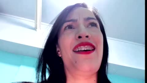 Snapshot of emiily_smile chatting on March 2025 02:55:01 PM Emily online show from March 2025 02:55:01 PM