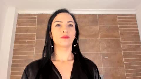 Snapshot of emiily_smile chatting on October 2025 11:32:02 AM Emily online show from October 2025 11:32:02 AM