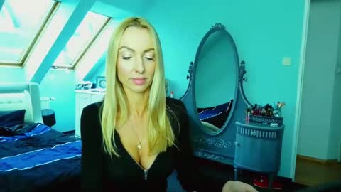 Snapshot of emilachat chatting on January 2025 10:54:01 AM Emila online show from January 2025 10:54:01 AM