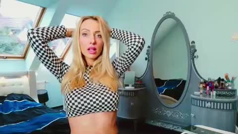 Snapshot of emilachat chatting on January 2025 09:16:02 AM Emila online show from January 2025 09:16:02 AM