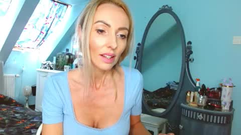 Snapshot of emilachat chatting on April 2026 10:50:01 AM Emila online show from April 2026 10:50:01 AM