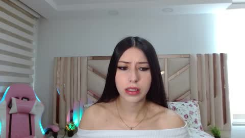 Snapshot of emilee_star chatting on March 2026 01:05:01 PM Emilee online show from March 2026 01:05:01 PM