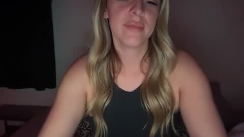 Snapshot of emilelovesyou chatting on April 2026 05:24:01 AM emilelovesyou online show from April 2026 05:24:01 AM