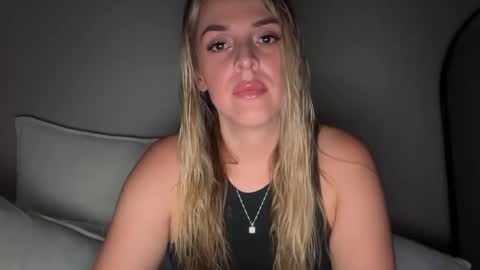 Snapshot of emilelovesyou chatting on May 2026 09:42:02 PM emilelovesyou online show from May 2026 09:42:02 PM
