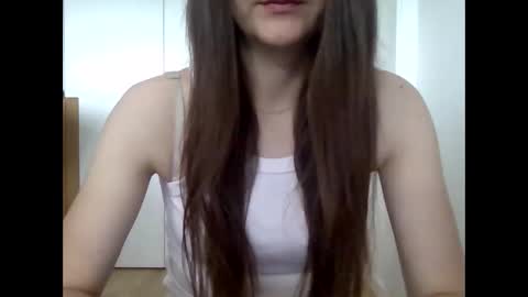 emili0899 online show from October 2025 01:31:01 PM