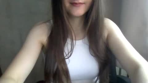 emili0899 online show from October 2025 02:27:02 PM