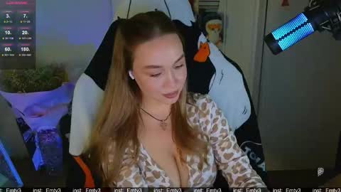 Emili online show from December 2025 02:32:02 PM