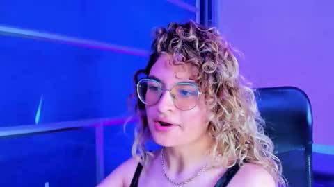 Emy  online show from December 2025 03:02:02 AM