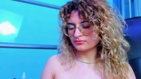 Emy  online show from December 2025 03:08:02 PM