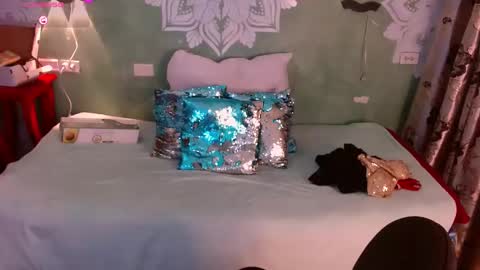 Snapshot of emili_roux chatting on January 2025 12:43:01 PM Emili roux online show from January 2025 12:43:01 PM