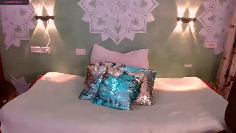 Snapshot of emili_roux chatting on January 2025 10:01:01 PM Emili roux online show from January 2025 10:01:01 PM