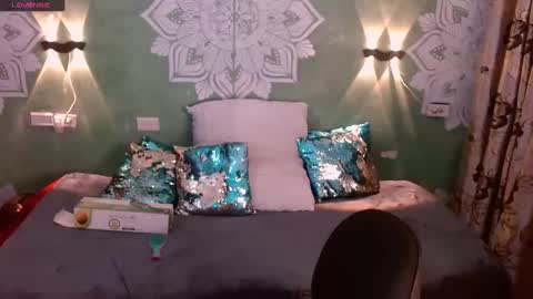 Snapshot of emili_roux chatting on February 2025 07:34:01 PM Emili roux online show from February 2025 07:34:01 PM