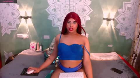 Snapshot of emili_roux chatting on February 2025 07:00:01 PM Emili roux online show from February 2025 07:00:01 PM