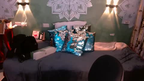 Snapshot of emili_roux chatting on February 2025 08:42:02 PM Emili roux online show from February 2025 08:42:02 PM