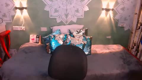 Snapshot of emili_roux chatting on February 2025 11:25:02 AM Emili roux online show from February 2025 11:25:02 AM