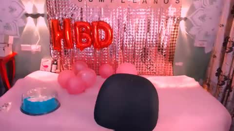 Snapshot of emili_roux chatting on February 2025 06:24:01 PM Emili roux online show from February 2025 06:24:01 PM