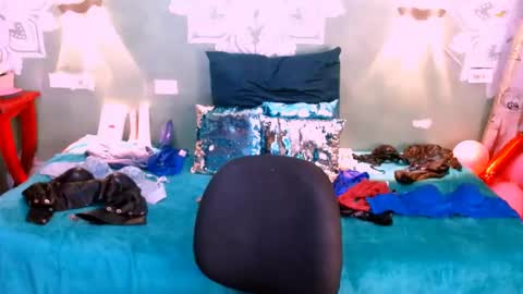 Snapshot of emili_roux chatting on February 2025 12:44:02 PM Emili roux online show from February 2025 12:44:02 PM