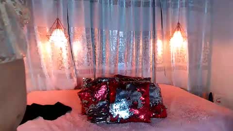 Snapshot of emili_roux chatting on February 2025 05:15:01 PM Emili roux online show from February 2025 05:15:01 PM