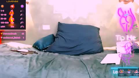 Snapshot of emili_roux chatting on March 2025 06:00:01 PM Emili roux online show from March 2025 06:00:01 PM