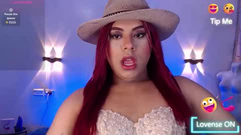 Snapshot of emili_roux chatting on November 2025 11:43:01 AM Emili roux online show from November 2025 11:43:01 AM