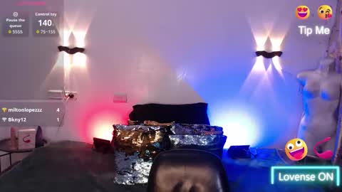 Snapshot of emili_roux chatting on November 2025 03:00:02 PM Emili roux online show from November 2025 03:00:02 PM