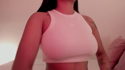 Snapshot of emilia_ghendle chatting on January 2025 02:41:01 PM Emilia Big Boobs online show from January 2025 02:41:01 PM