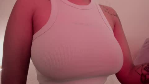 Snapshot of emilia_ghendle chatting on February 2025 04:33:01 PM Emilia Big Boobs online show from February 2025 04:33:01 PM