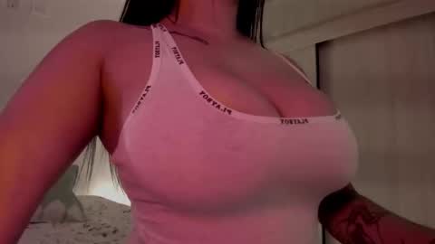 Snapshot of emilia_ghendle chatting on November 2025 11:47:01 AM Emilia Big Boobs online show from November 2025 11:47:01 AM