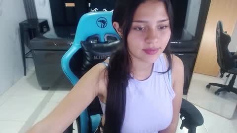 Emilia  online show from October 2025 03:39:02 AM