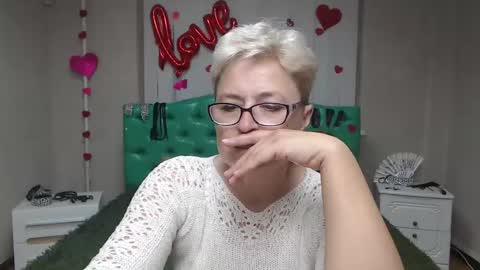 Snapshot of emiliagree chatting on September 2025 06:45:01 PM EmiliaGree online show from September 2025 06:45:01 PM