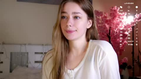 Snapshot of emiliaheather chatting on April 2026 11:19:01 AM Tessa online show from April 2026 11:19:01 AM