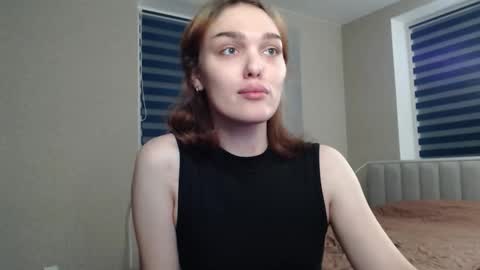 Snapshot of emiliarhodes chatting on November 2025 08:00:01 PM Emi online show from November 2025 08:00:01 PM